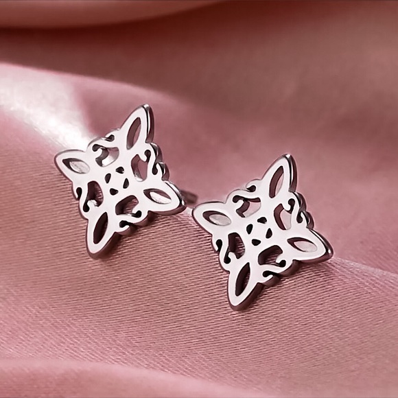 🔵𝟲𝟱%𝗢𝗙𝗙 𝗯𝘂𝗻𝗱𝗹𝗲𝘀 𝟯+🔵 NEW Witch Knot Stainless Steel Stud Earrings - Picture 8 of 11
